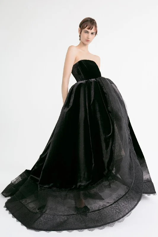 Strapless ball gown in lace and velvet